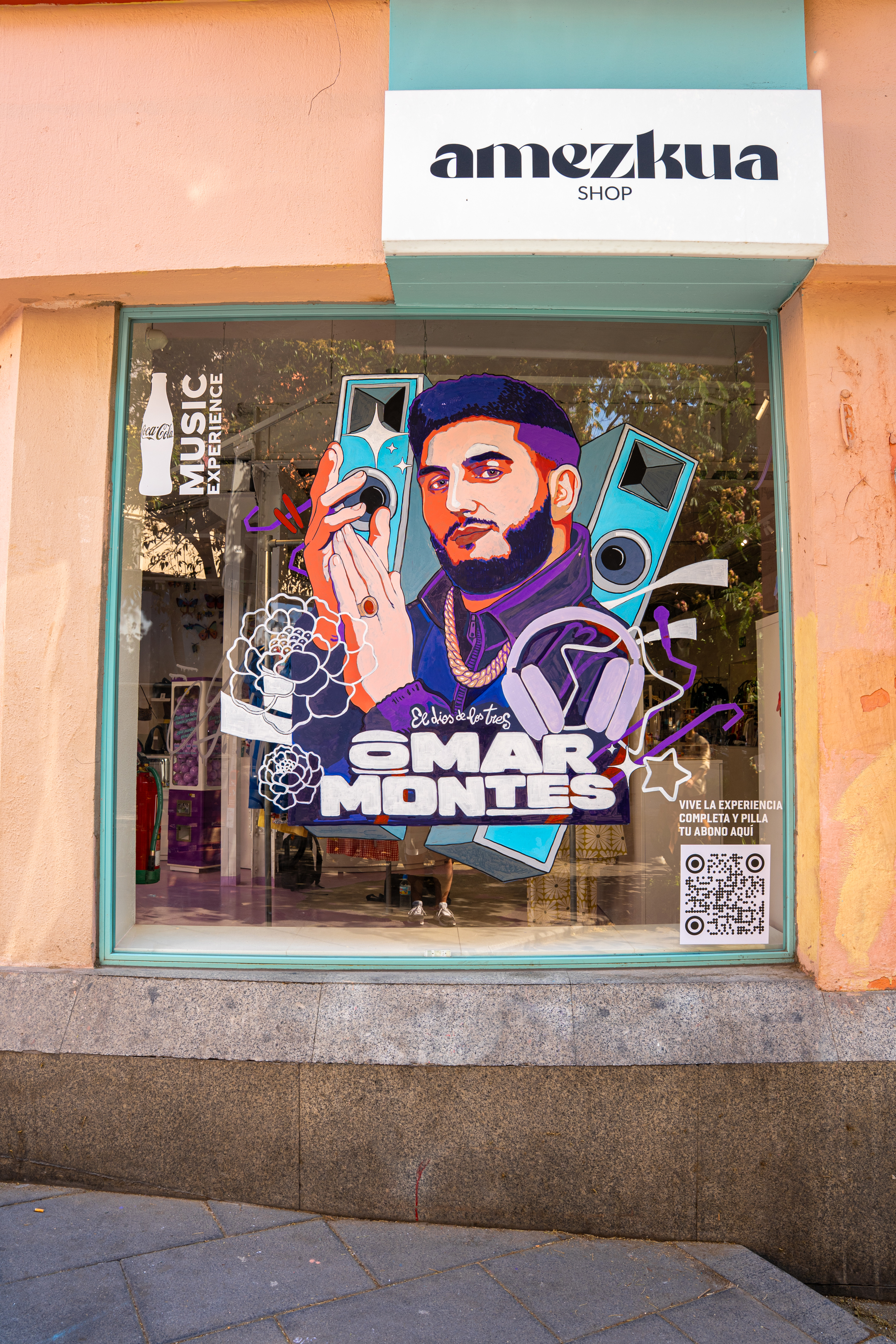 Mural de Omar Montes por El Dios de los Tres en Amezkua Shop