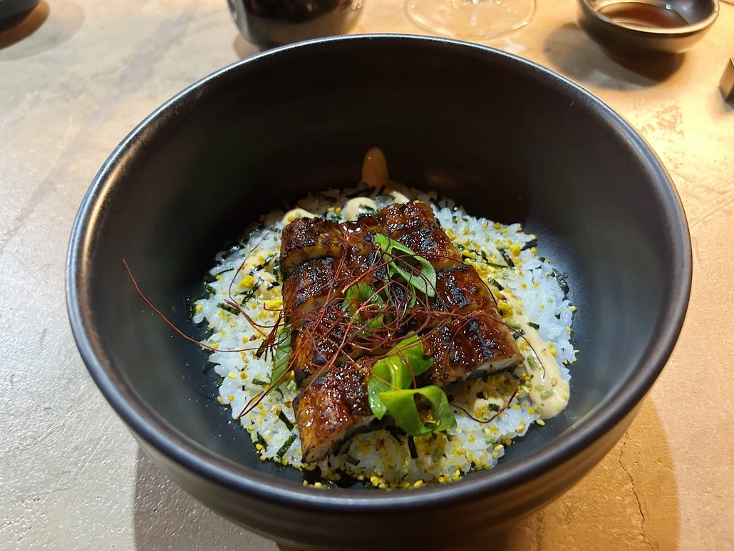 Donburi de anguila, plato estrella de Santoku