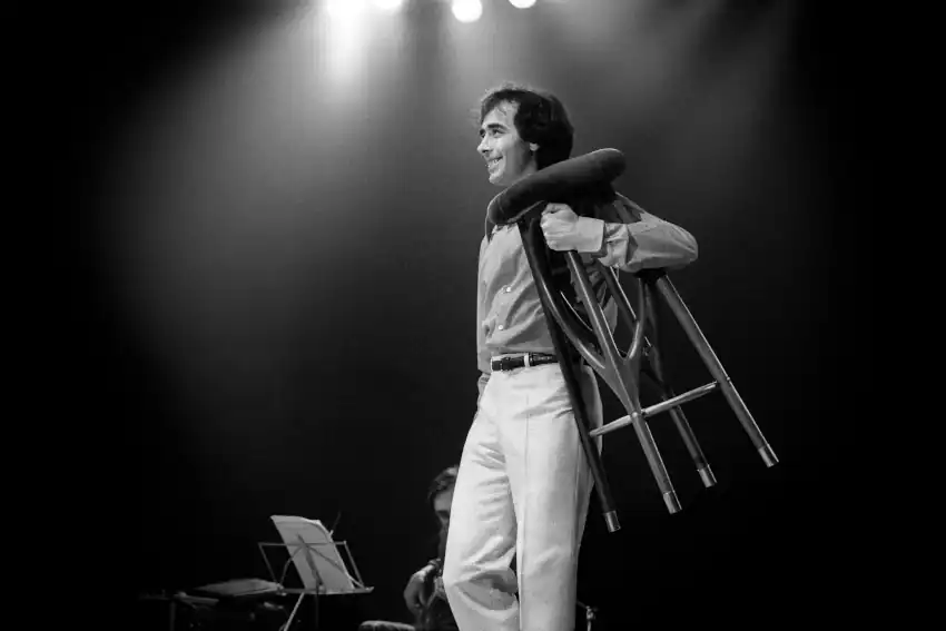 Concierto de Joan Manuel Serrat en las Fiestas de San Isidro. Acudieron a verle más de 9.000 personas. Madrid, 1983. © Marisa Flórez