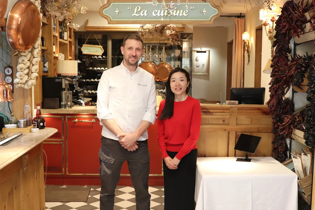 Stephane del Río y Mayuko Sasayama en Le Bistroman para el menú sake
