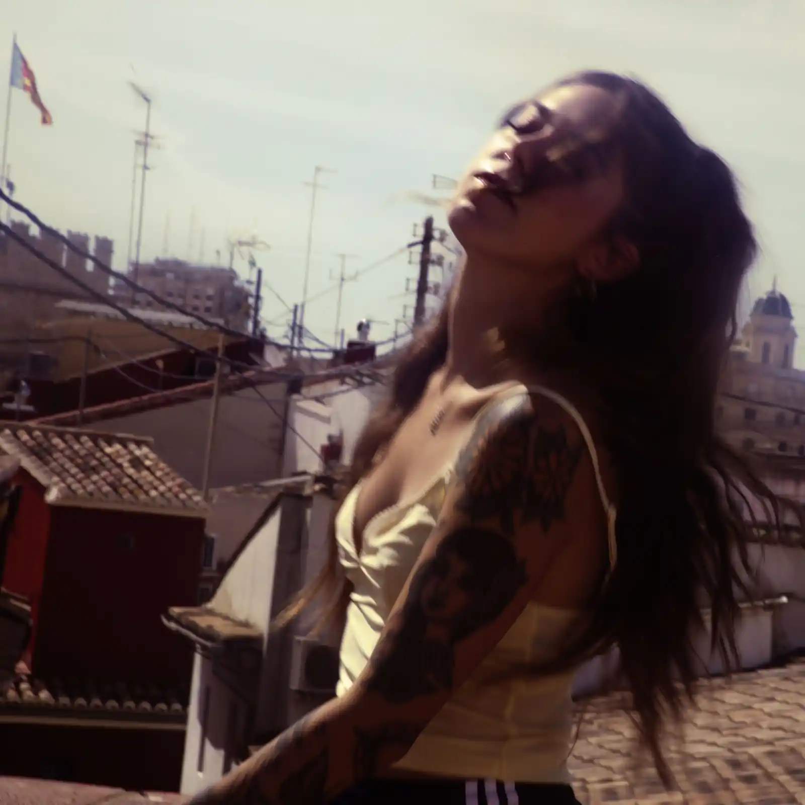 Lisasinson neelam-khan-vela